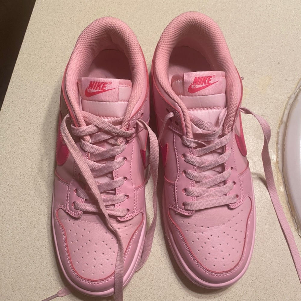 Nike triple pink dunks